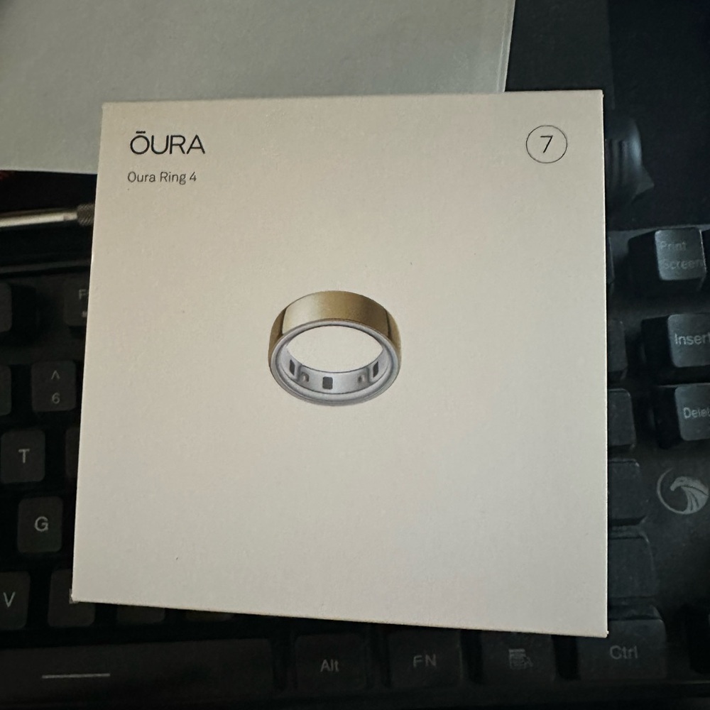 Oura Ring 4 in Elegant Gold and Silver